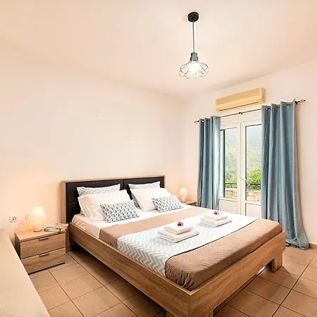 Du Alpha Privater Pool Tatil Evi Kávallos