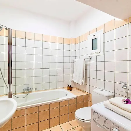 Du Alpha Privater Pool